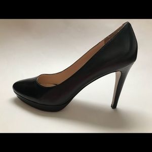 Nine West Almond-toe black heel size 7.5